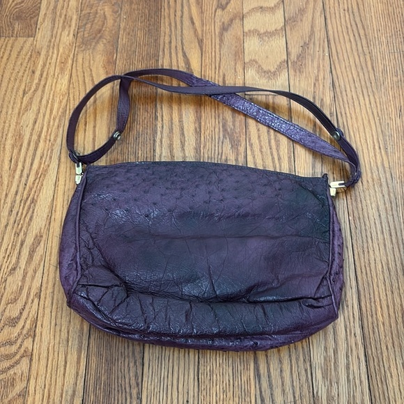 Purple Ostrich Texture Shoulder Bag adjustable‎ strap gold tone hardware - Picture 2 of 16